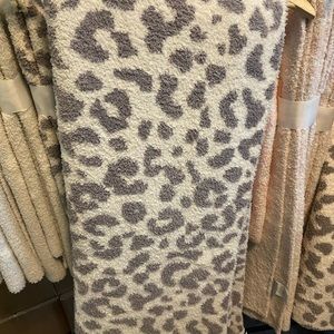 NWT Cupcakes & Cashmere Blanket - gray/white